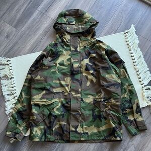 [SOLD] Early 2000s US Military Genuine ECWCS Woodland Camo Parka Jacket